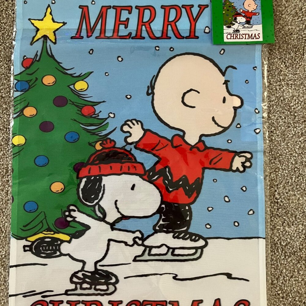 CHARLIE BROWN & SNOOPY Peanuts Gang Garden Flag ICESKATING WINTER 12"X18" NIP